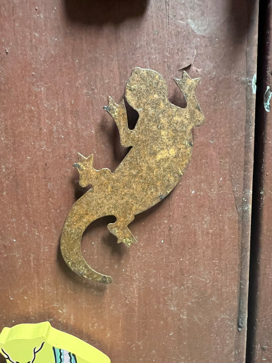 Metal lizard magnet